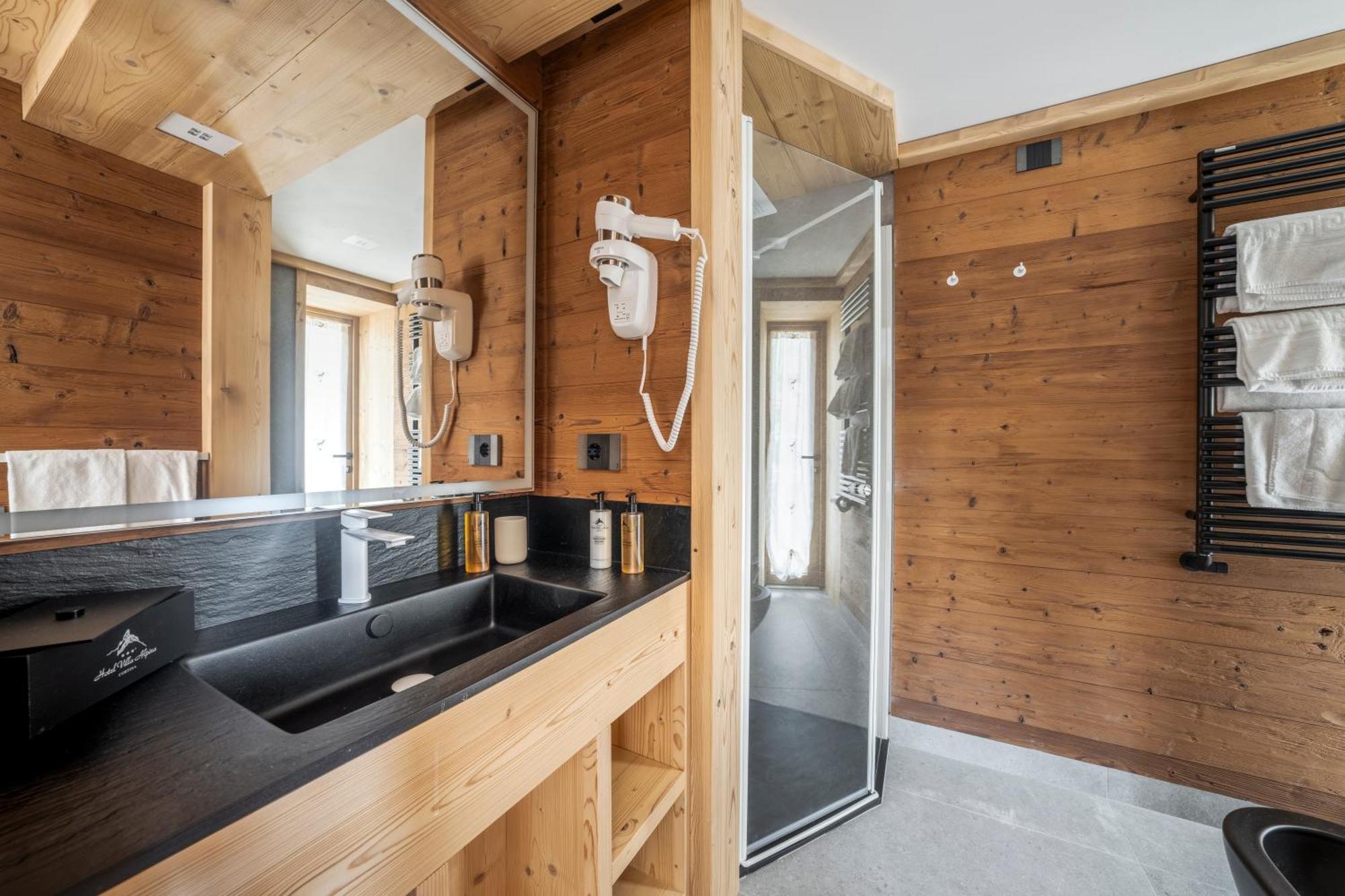 Hotel Villa Alpina ***S Cortina dʼAmpezzo Exteriör bild